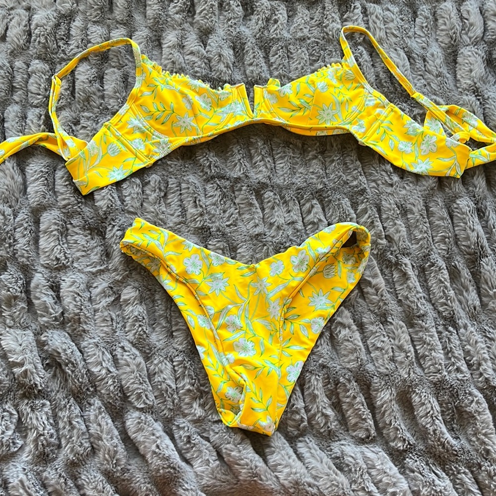 Never worn swim